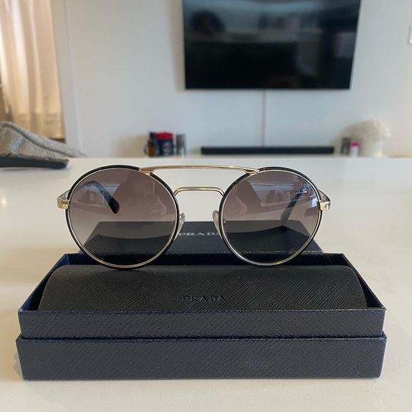 Prada sunglasses - Picture 1 of 6